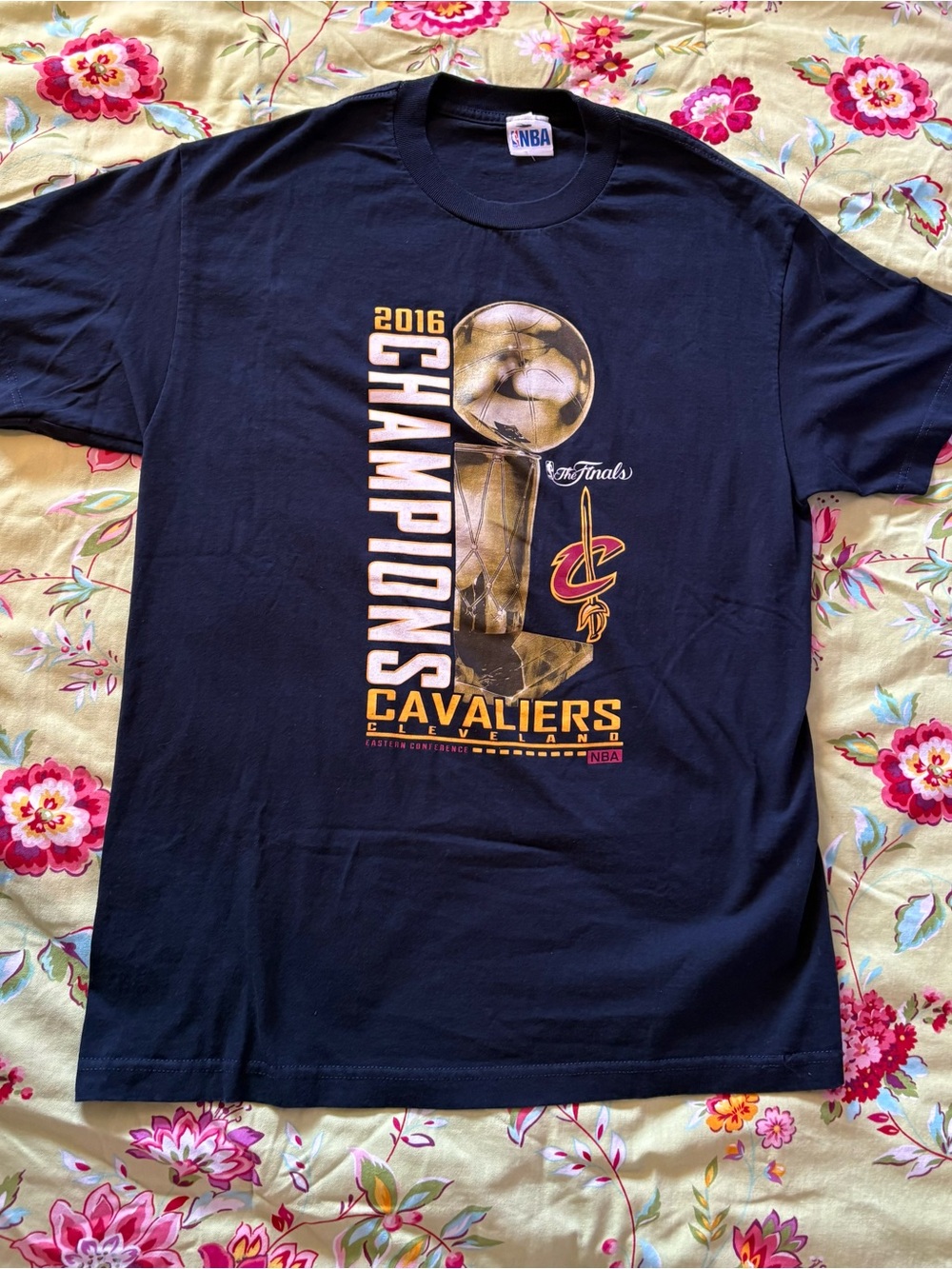 Cleveland Cavaliers 2016 NBA Finals champions Navy Blue Tee L 30x21 EucVgc